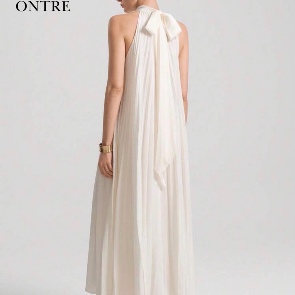 Elegant Off White Pleated Halter Maxi Dress - Picture 4 of 10